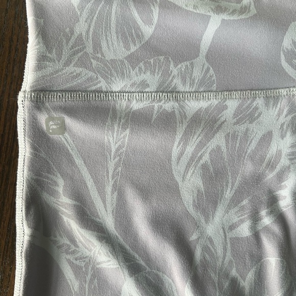 Fabletics Light Gray Leggings - Medium - Picture 12 of 14